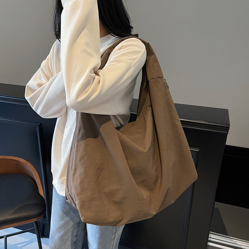 <font dir="auto" style="vertical-align: inherit;"><font dir="auto" style="vertical-align: inherit;">Trendy en elegante schoudertas met grote capaciteit, geschikt voor grensoverschrijdend gebruik, nieuwe stijl 2025, modieuze nylon schoudertas, retro handta